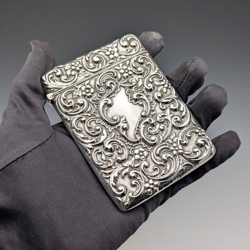 1902 年英國古董純銀浮雕裝飾卡盒 52 克 Henry Matthews