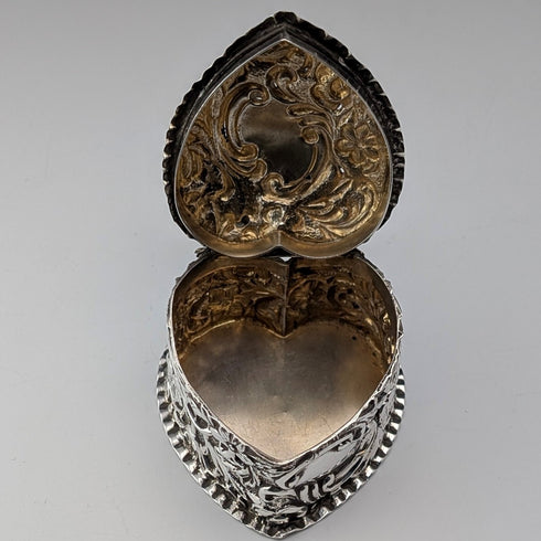 1892年 英国アンティーク 純銀製 ハート形ボックス 25g