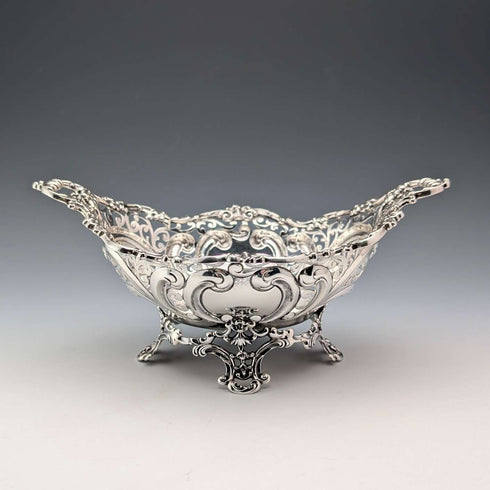 Circa 1900 American antique sterling silver dish with legs, 205g, Black Starr & Frost