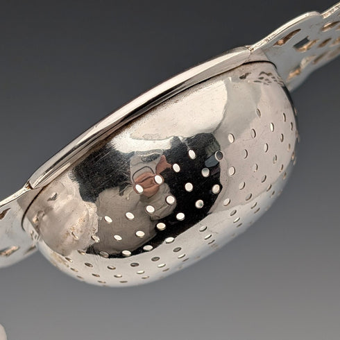 英国ヴィンテージ シルバープレート製ティーストレーナー