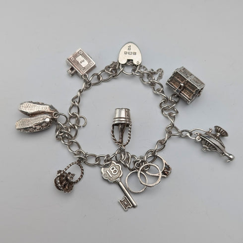 1979年 英国ヴィンテージ 純銀製 チャームブレスレット 33g