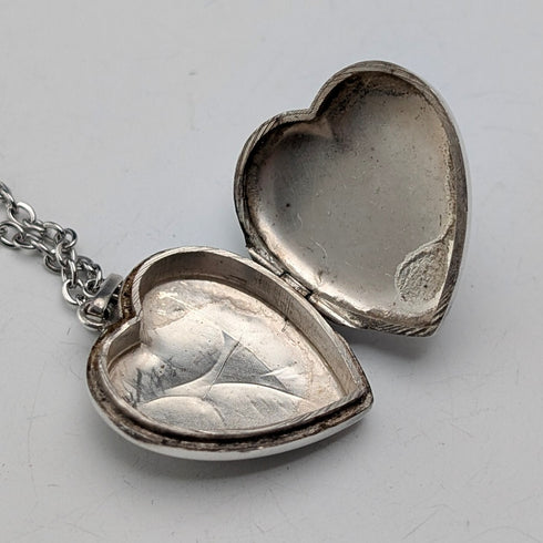 ヴィンテージ 純銀製 ハート型ロケットペンダント ネックレス付き