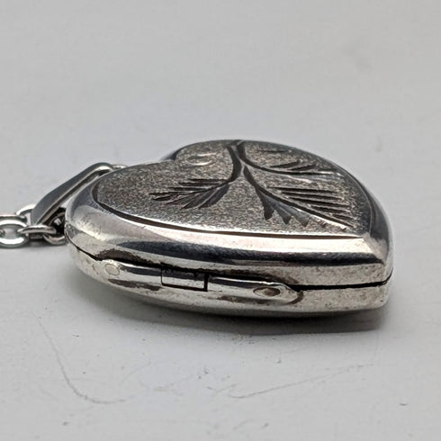 ヴィンテージ 純銀製 ハート型ロケットペンダント ネックレス付き