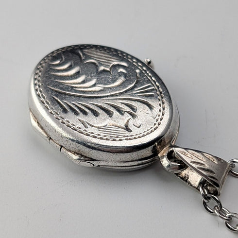 ヴィンテージ 純銀製 オーバル型ロケットペンダント 2.7g ネックレス付き