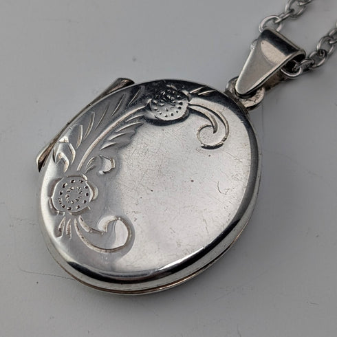 ヴィンテージ 純銀製 オーバル型ロケットペンダント 3.9g ネックレス付き