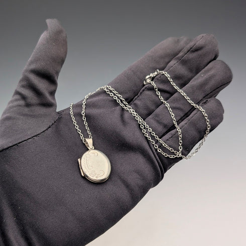 ヴィンテージ 純銀製 オーバル型ロケットペンダント 3.9g ネックレス付き