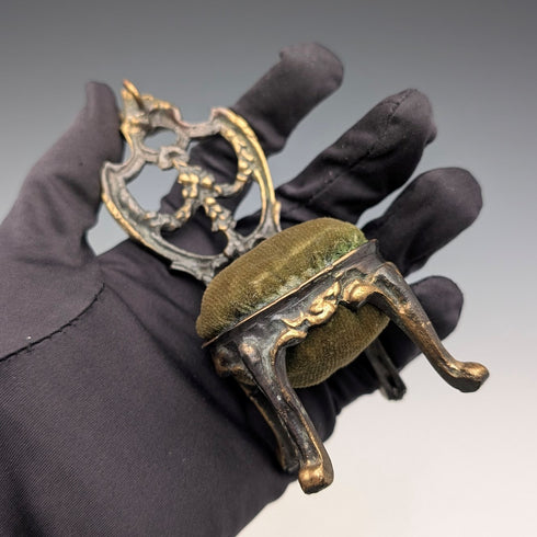 1920 年代黃銅椅懷錶架卡其色床單