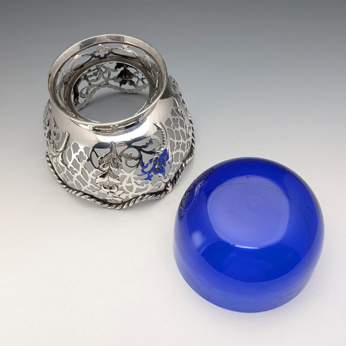 1856年 英国アンティーク 純銀製ピアス装飾ボウル 165g コバルトガラスライナー A B Savory&Sons