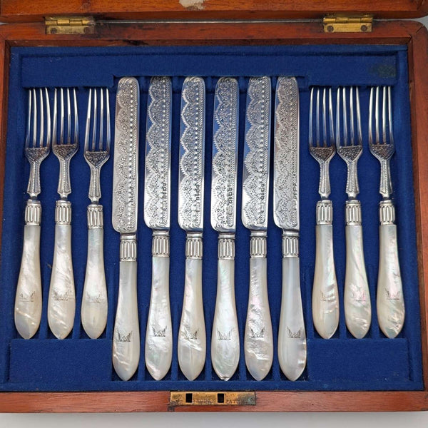 1876 年英國古董純銀刀片和白色珍珠母貝手柄餐具 6 件套,木盒包裝,由 James Dixon & Sons 出品
