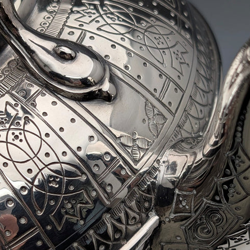 英国アンティーク シルバープレート製 ティーケトル ケルト風彫刻