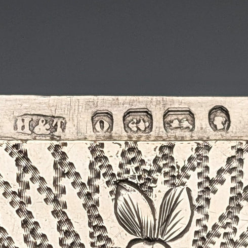 1863 年英國古董花卉雕刻純銀卡片盒,57 克,Hillard & Thomason