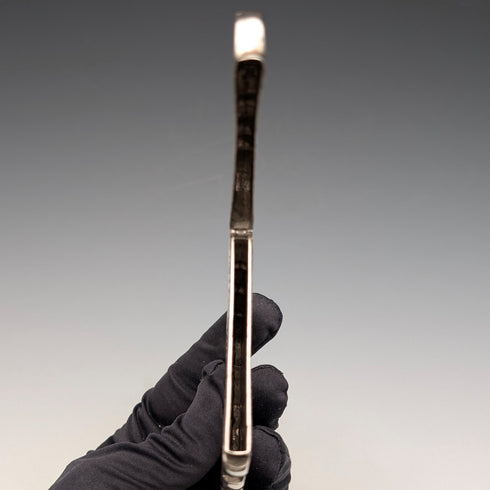 1863 年英國古董花卉雕刻純銀卡片盒,57 克,Hillard & Thomason