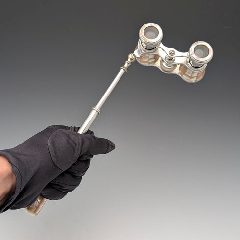 約 1900 年法國古董白色珍珠母裝飾有手柄的歌劇眼鏡、雙筒望遠鏡