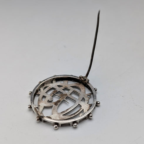 アンティーク 純銀製 モノグラム装飾 丸型ブローチ