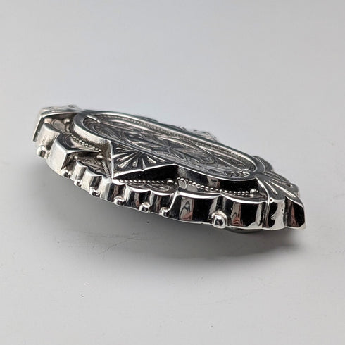 1880年 英国アンティーク 純銀製 細密彫刻 オーバル型ブローチ Alfred George Griffiths