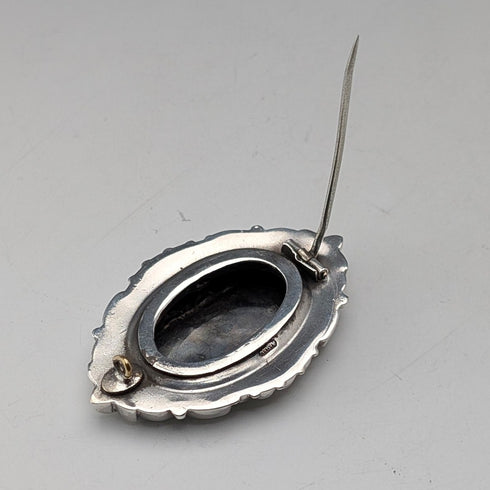 1880年 英国アンティーク 純銀製 細密彫刻 オーバル型ブローチ Alfred George Griffiths