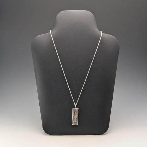 1977 年英國純銀禧年錠吊墜和純銀鍊,共 35 克,Carr's