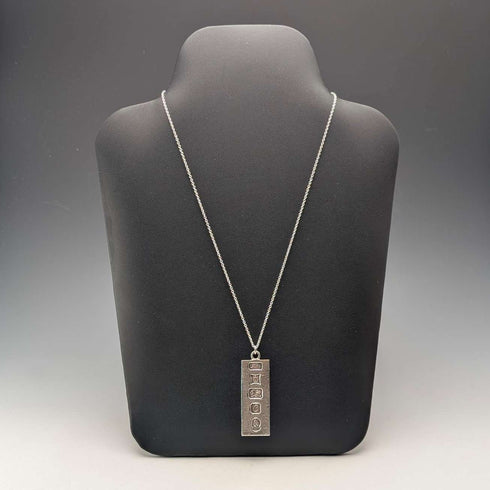 1977 British sterling silver jubilee ingot pendant and sterling silver chain, total 32g L&N