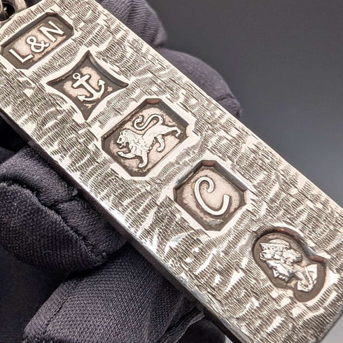 1977 British sterling silver jubilee ingot pendant and sterling silver chain, total 32g L&N