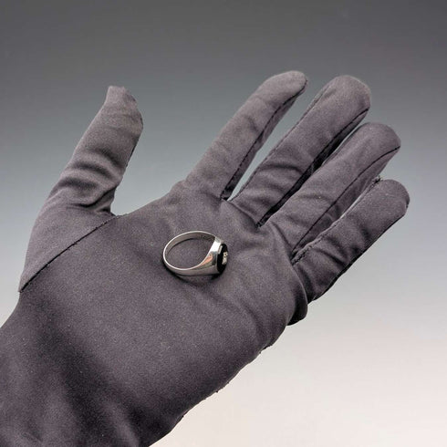 1987 British vintage sterling silver signet ring with onyx (size 20)