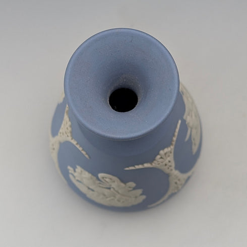 英国ヴィンテージ ウェッジウッド ジャスパーウェア製 一輪挿し花瓶 ペールブルー