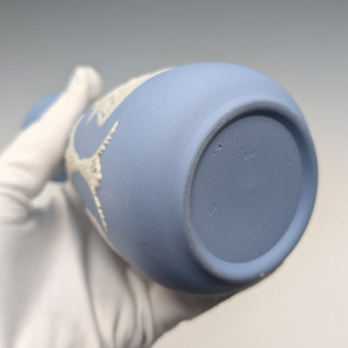 英国ヴィンテージ ウェッジウッド ジャスパーウェア製 一輪挿し花瓶 ペールブルー