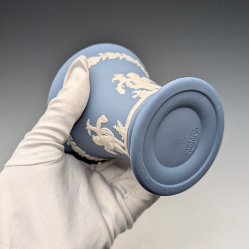 英国ヴィンテージ ウェッジウッド ジャスパーウェア製 小型花瓶 ペールブルー