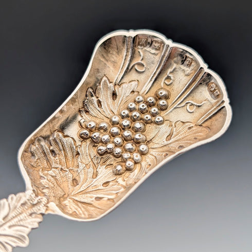 1971年 英国ヴィンテージ 純銀製 ティーキャディースプーン 19g 葡萄装飾 Bert Gordon