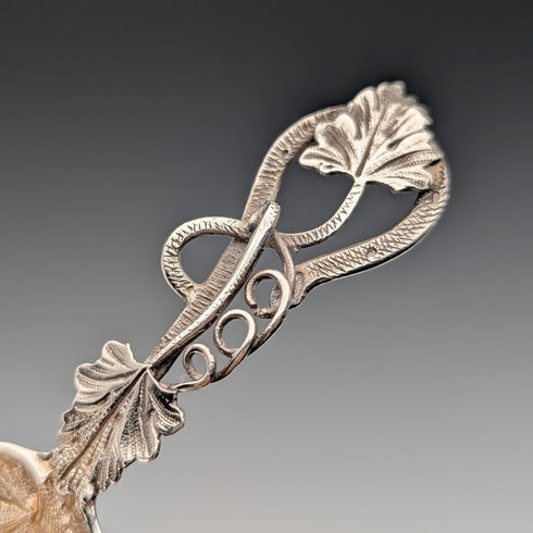 1971年 英国ヴィンテージ 純銀製 ティーキャディースプーン 19g 葡萄装飾 Bert Gordon