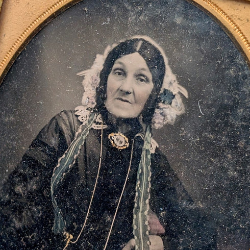 一對古董銀版照片,裝在皮革盒中