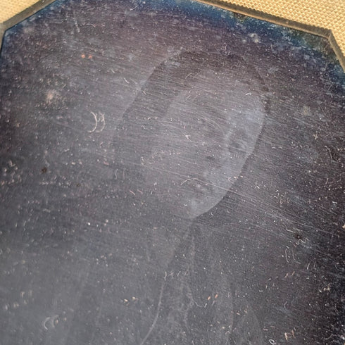 一對古董銀版照片,裝在皮革盒中