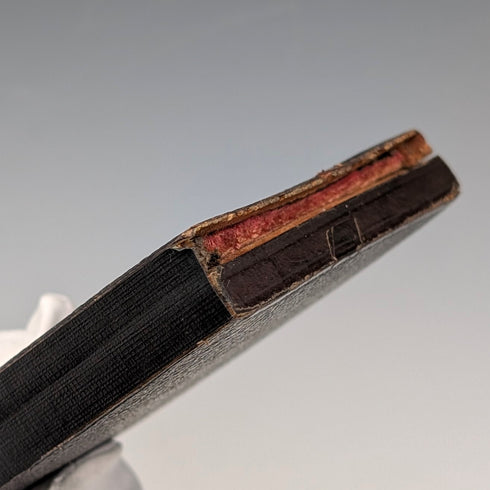 一對古董銀版照片,裝在皮革盒中