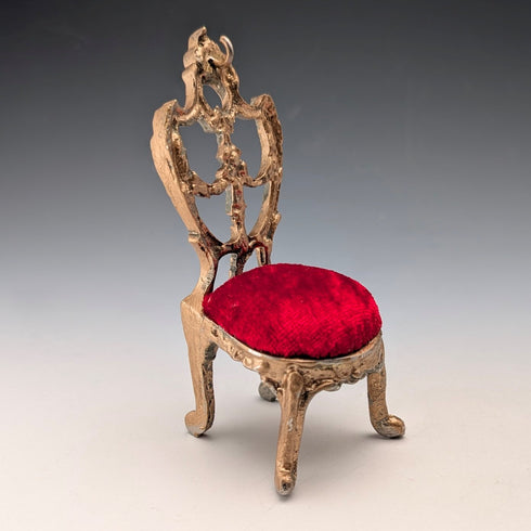 20 世紀 20 年代古董黃銅椅子懷錶架,配有紅色天鵝絨床單