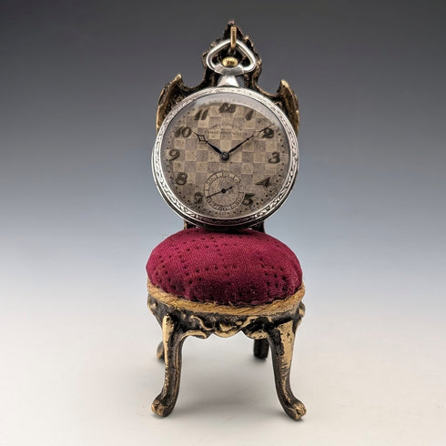 1920年代古董黃銅椅子懷錶架,搭配波爾多絲絨座椅