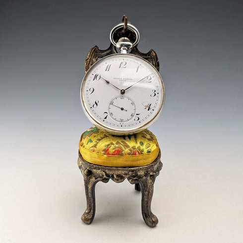 20 世紀 20 年代古董黃銅椅形懷錶架,帶黃色刺繡座椅