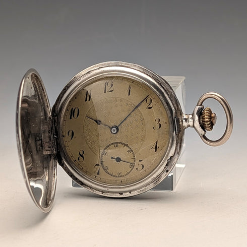 古董瑞士製造無簽名懷錶,銀色側面有黑金裝飾,纖薄獵錶殼,運作良好