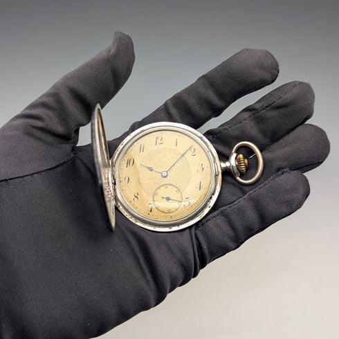 古董瑞士製造無簽名懷錶,銀色側面有黑金裝飾,纖薄獵錶殼,運作良好