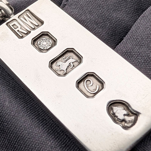 1977 British pure silver jubilee ingot pendant with pure silver necklace, total weight 42g, Ralph Weston