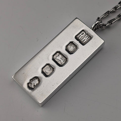 1977 British sterling silver jubilee ingot pendant 31g with necklace Ralph Weston