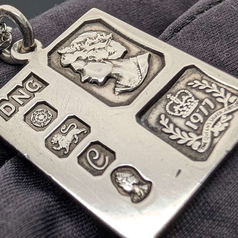 1977年 英国 純銀製 ジュビリーインゴットペンダント14g ネックレス付 DNG