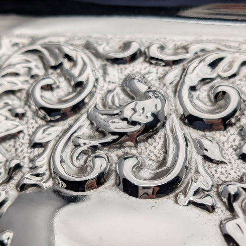 約 1900 年英國古董銀盤浮雕方形梳妝台托盤