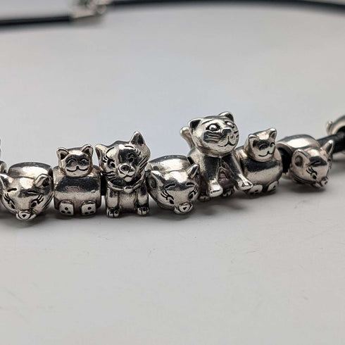 復古純銀動物珠子總重 56 克,搭配皮革項鍊