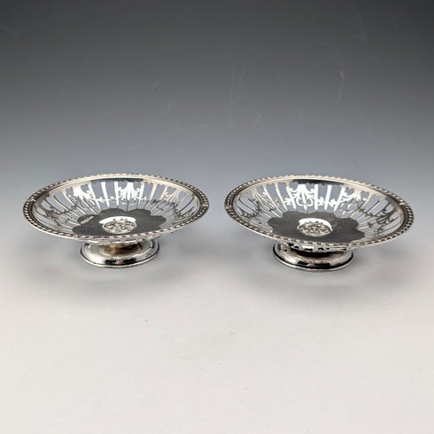 1910 年英國古董純銀小底座盤一對,總重 104 克 Mappin & Webb
