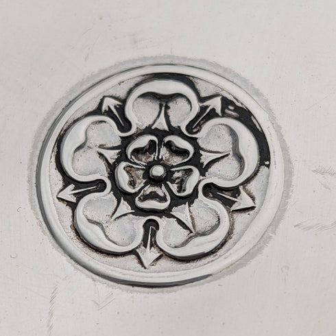 1910 年英國古董純銀小底座盤一對,總重 104 克 Mappin & Webb