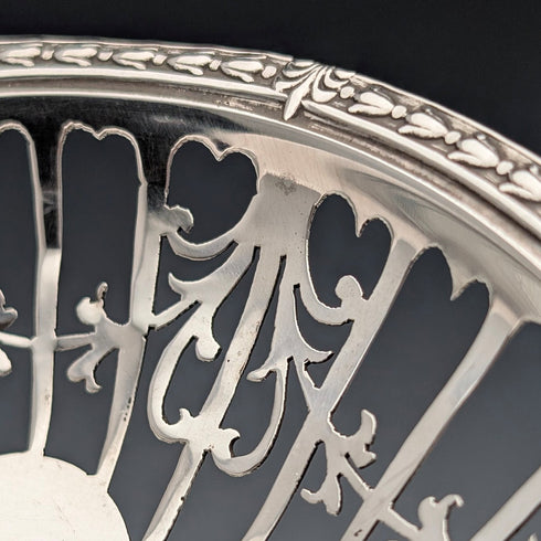 1910 年英國古董純銀小底座盤一對,總重 104 克 Mappin & Webb