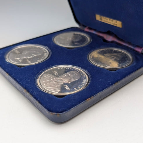 1977年 英国 純銀製 シルバージュビリー クラウン銀貨4個セット 計113g ケース入 Pobjoy Mint