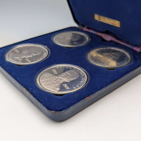 1977年 英国 純銀製 シルバージュビリー クラウン銀貨4個セット 計113g ケース入 Pobjoy Mint