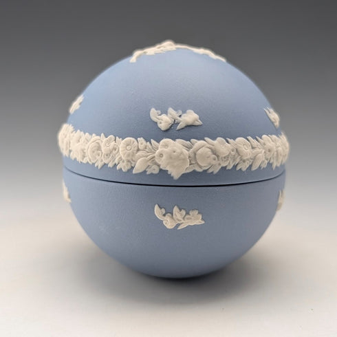 英国ヴィンテージ ウェッジウッド ジャスパーウェア製 卵型ボックス 小物入れ ペールブルー