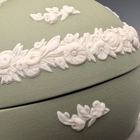 英国ヴィンテージ ウェッジウッド ジャスパーウェア製 卵型ボックス 小物入れ グリーン