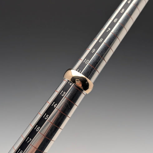 1962 British Vintage Jewelry K9 Gold Ring 6.2g (size 11.5)